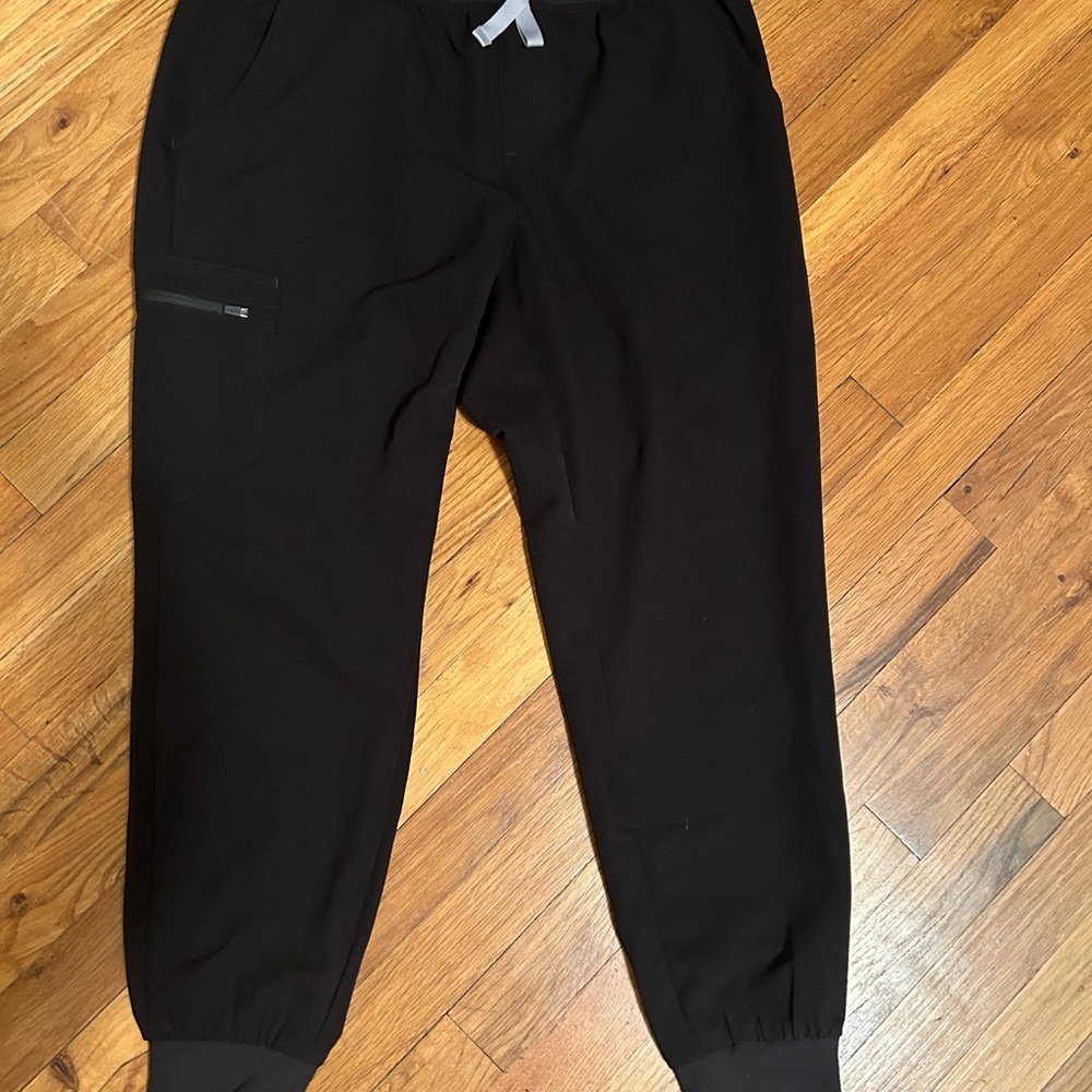 Figs Black Jogger Scrubs, MP